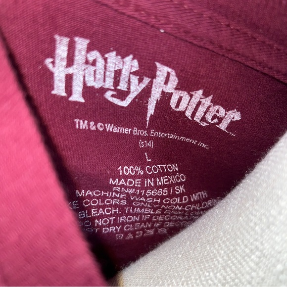 Harry Potter Gryffindor Crest Crewneck Adult Maroon T-Shirt Size Large - Picture 8 of 8